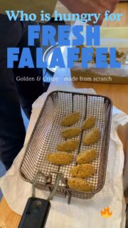 Fresh falafel in the making! 🧆
Crispy on the outside, soft and full of flavor on the inside. This is just a little behind-the-scenes from my kitchen while testing a new reel style.
Would you order fresh falafel like this for your event in Vienna?
👇 Tell me in the comments:
• In a wrap 🌯
• With hummus & salad 🥗
• As a party platter 🎉
Like ❤️, comment 💬, and share with someone who loves falafel.
#cateringvienna #freshfood #falaffellover #mediterraneanfood