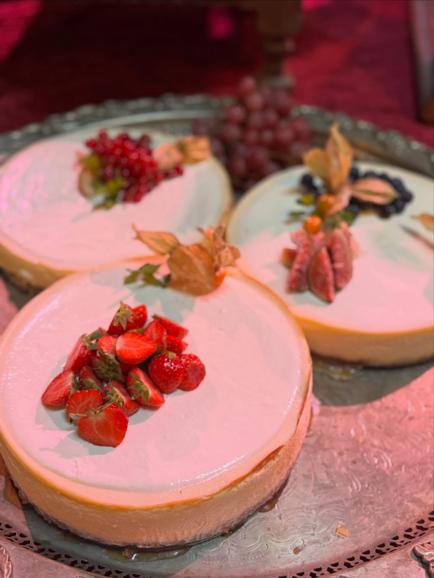 Three classic New York cheesecakes, one question… which one would you choose first? 🍰✨
Smooth, rich, and perfectly creamy — our New York cheesecakes are baked slowly to create that signature velvety texture and deep flavor everyone loves. Each one is made with high-quality ingredients and finished with care, making it the perfect highlight on any dessert table. 🤍
Whether it’s a wedding, a private celebration, or a corporate event, our New York cheesecake adds the perfect sweet finish to the meal.
Tell us in the comments 👇
Are you:
1️⃣ Classic cheesecake lover
2️⃣ Fruit topping fan 🍓
3️⃣ Extra creamy cheesecake purist 😍
And be honest… could you stop at just one slice?
#cheesecake #newyorkcheesecake #dessertlover #desserttable #cateringvienna viennafood viennadesserts sweettooth eventcatering viennaevents