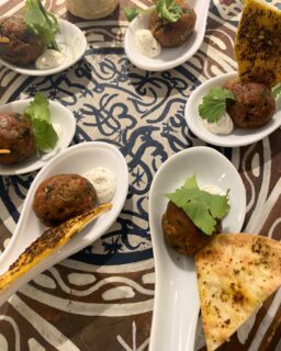 Lamb kofta. Truffle labneh. 
Warm pita. 🌿

Spiced with cumin, coriander 
and a touch of cinnamon —
the flavors I grew up with 
in Jerusalem.

This is what we serve at 
weddings and private events 
in Vienna. Not standard catering.
Something personal. Something 
you remember. 🫒

👇 DM me or
taste@joshuascatering.at

@joshuascatering

#joshuascatering #lambkofta
#middleeasternfood #mediterraneanfood
#cateringvienna #weddingcatering
#jerusalemfood #streetfood
#handcrafted #viennafood
#corporatecatering #eventcatering
#freshfood #foodvienna #cheflife