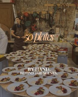 This is what happens before 
the guests arrive. 👨‍🍳

50 plates. Every single one 
by hand. Every detail checked.
Every flavor tasted.

This is not a restaurant kitchen.
This is catering — which means
we build everything from scratch,
wherever the event takes place.

No shortcuts. No reheating.
Just fresh food, made with 
attention and soul. 🫒

Planning a wedding or event 
in Vienna?

👇 DM me or write to
taste@joshuascatering.at

@joshuascatering
#joshuascatering #behindthescenes
#cheflife #cateringvienna
#freshfood handcrafted
weddingcatering eventcatering
madewithsoul viennafood
mediterraneanfood teamwork
catering chefstagram
foodvienna