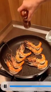 Fresh prawns. Sea salt. High heat. 🦐🔥

Some things don’t need much. Just the right ingredients and knowing what to do with them.

Bookings & inquiries: DM @joshuascatering

.
.
.
#prawns #seafood #catering #cateringvienna #joshuascatering