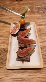 Chocolate Fudge Hazelnut Brownies with Sea Salt, fresh Figs.
#cateringvienna #chefstouch #chefstouch #joshuascatering #eventcatering